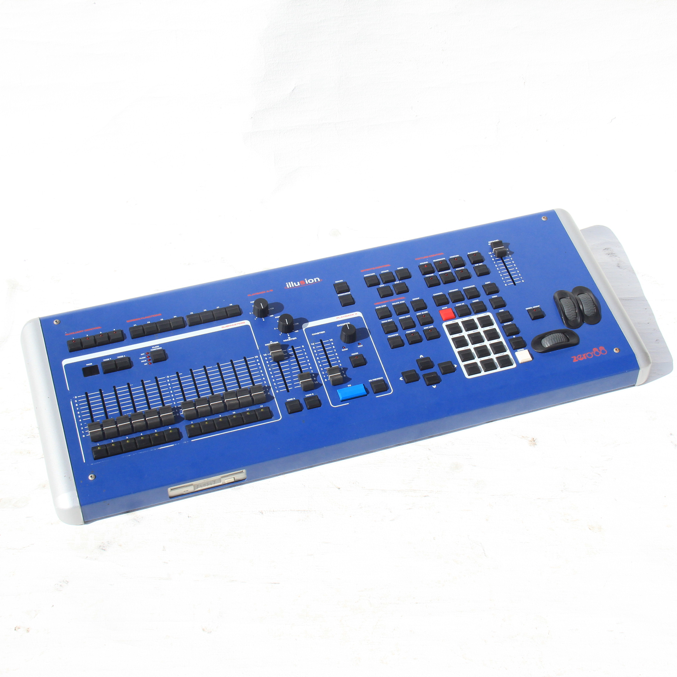 zero 88 illusion 500 lighting desk - theatre cue stack + moving light controller - Image 4