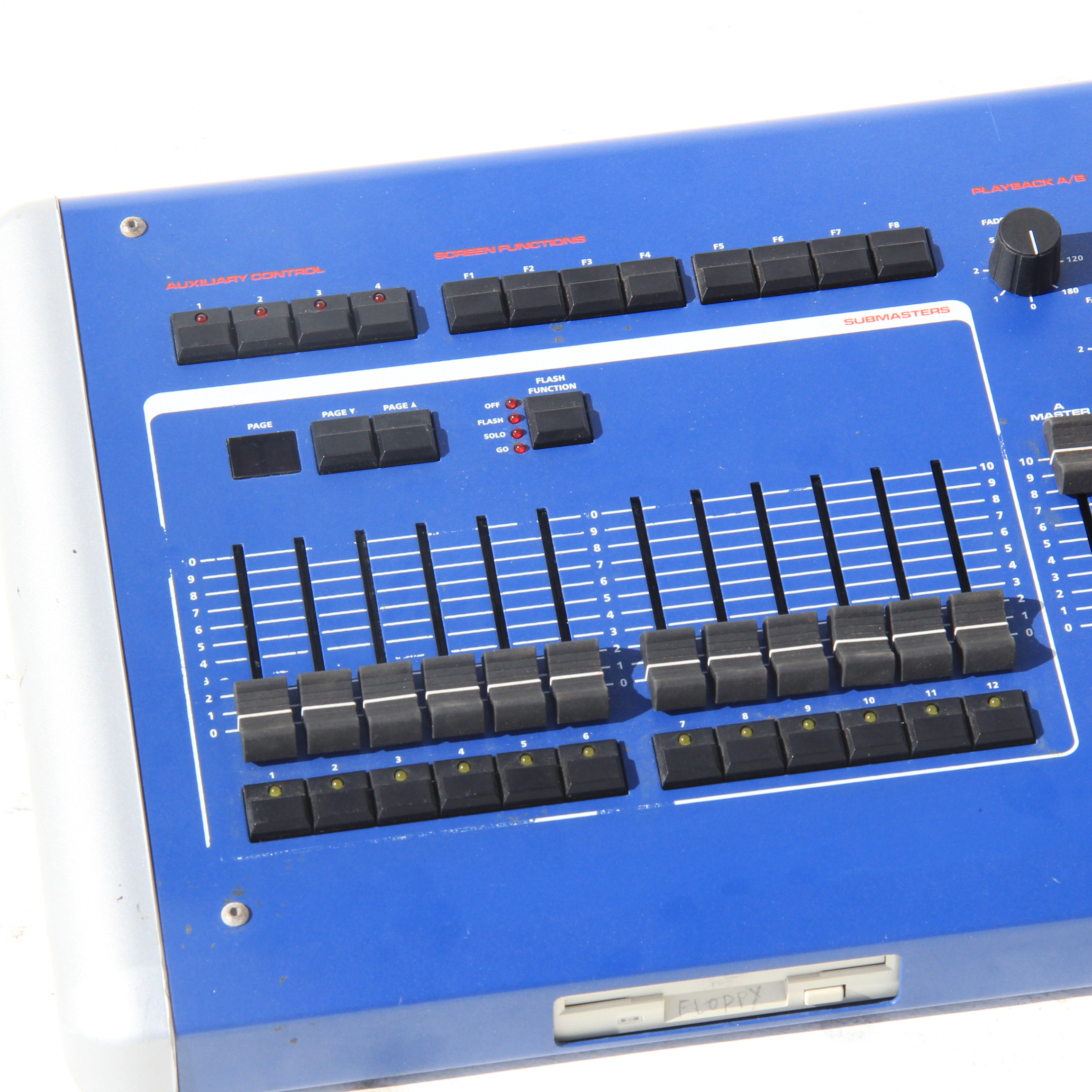 zero 88 illusion 500 lighting desk - theatre cue stack + moving light controller - Image 3