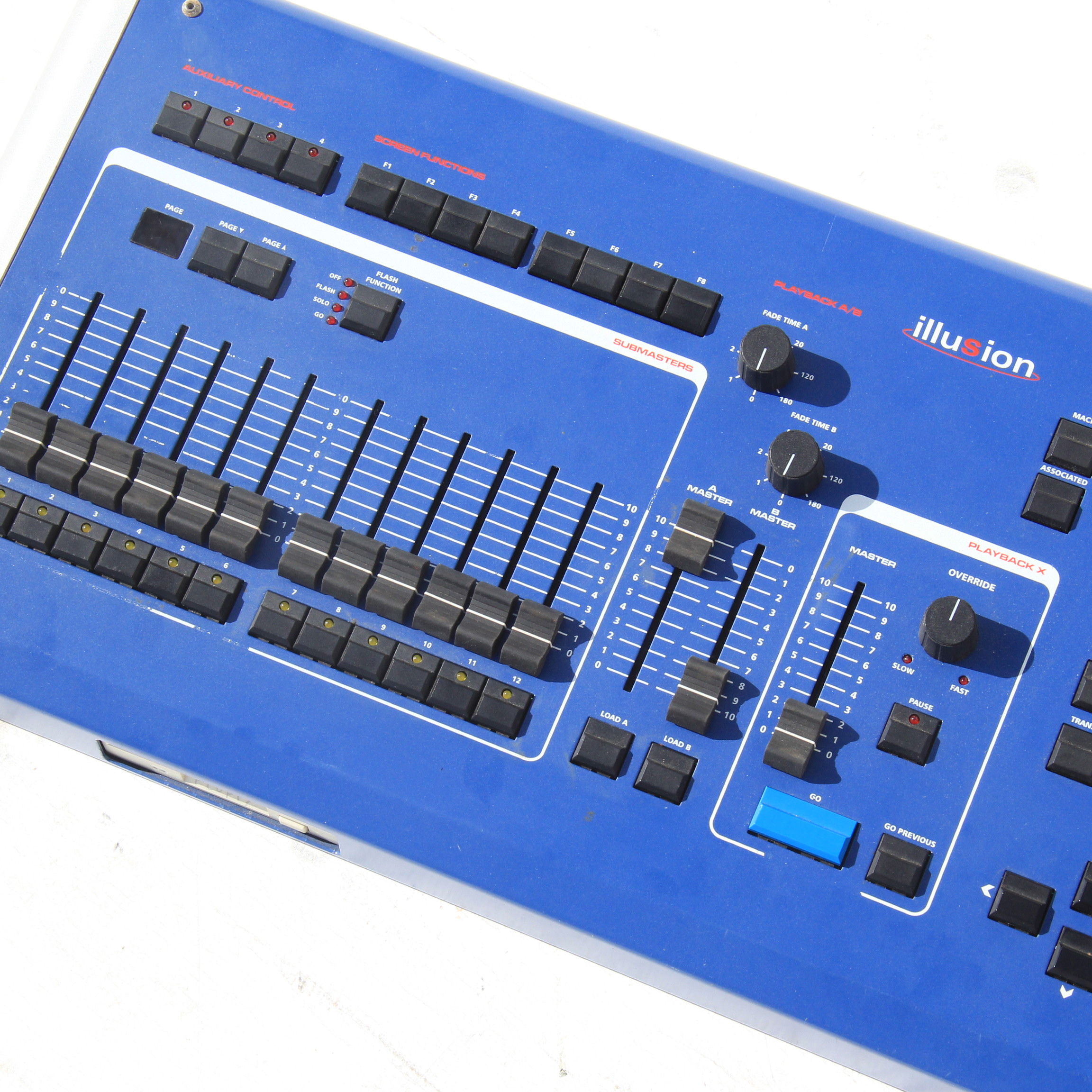 zero 88 illusion 500 lighting desk - theatre cue stack + moving light controller - Image 10